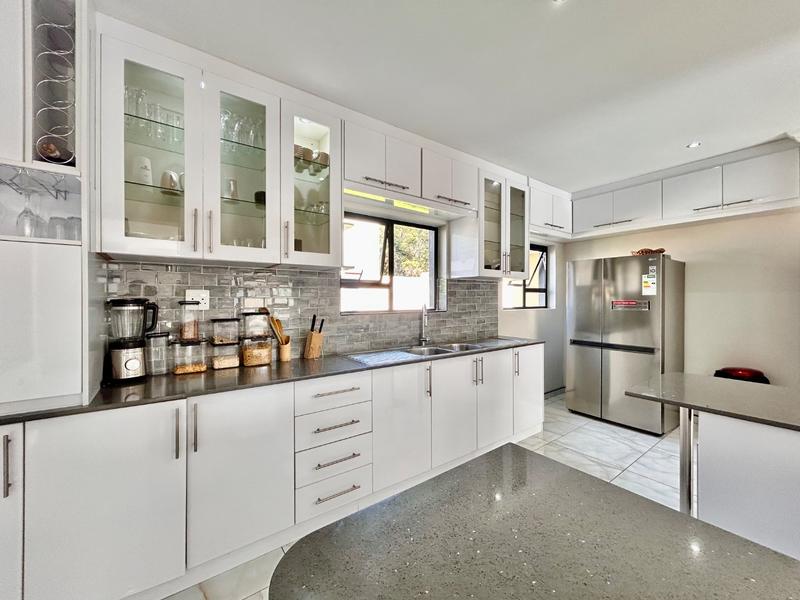 5 Bedroom Property for Sale in Xanadu North West